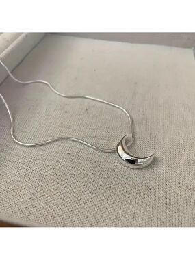 ($5) Crescent Moon Necklace